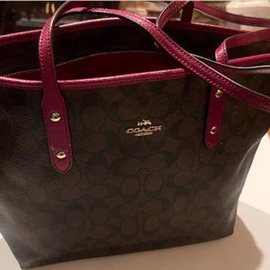 Coach City Tote in Signature Canvas